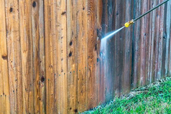 Fence Washing in Mason